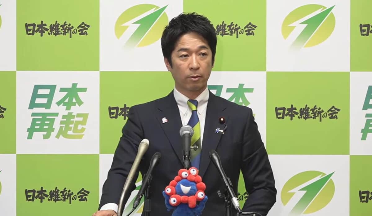 名刺問題に答える藤田文武氏（記者会見の動画から）