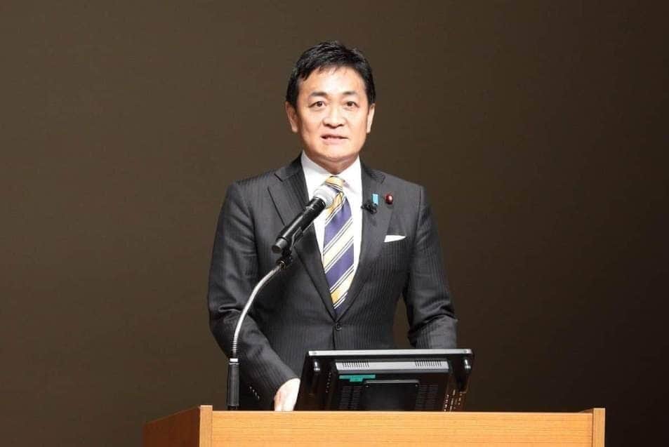 党大会であいさつする国民民主党の玉木雄一郎代表