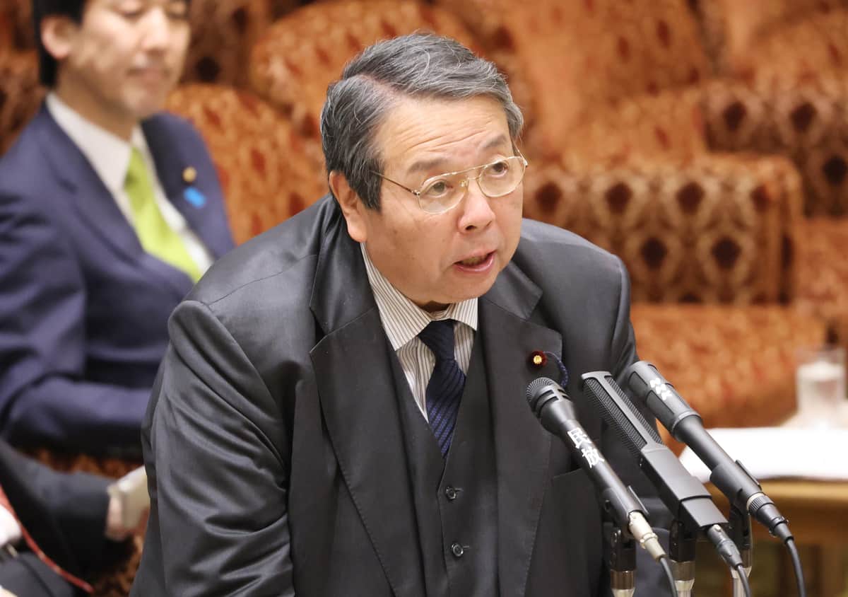 総務相として国会答弁する村上誠一郎氏（2025年撮影）（写真：つのだよしお/アフロ）