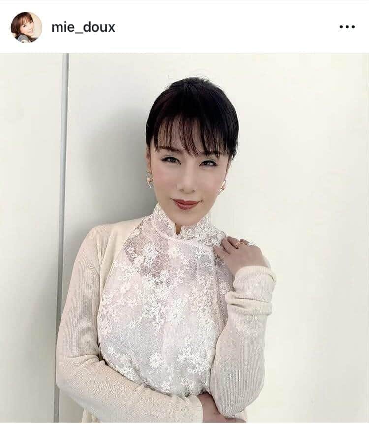 元ピンク・レディー未唯mie、透け感トップス×黒ロングスカートで変わらぬ美貌　「綺麗です」「今日も美しい」