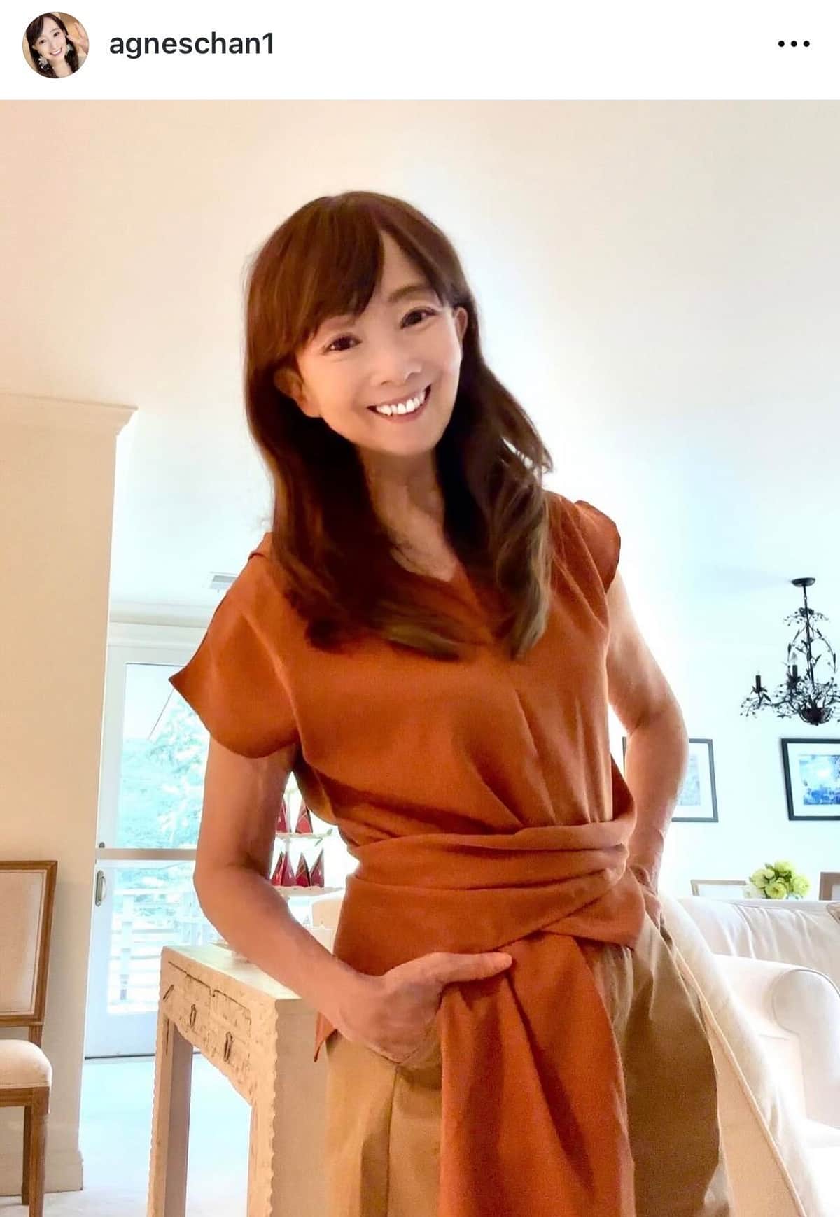 アグネス・チャン70歳、ショーパン姿で母校を訪問　変わらぬ美貌に反響...「若々しくて美しい」「学生みたい」