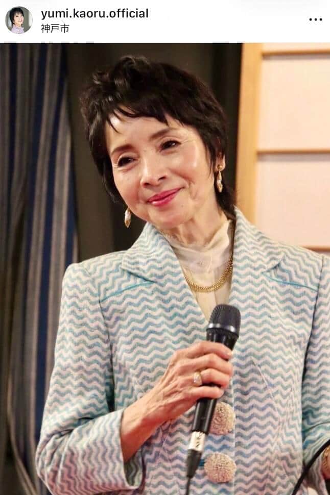 由美かおる75歳、超ミニ×ピンクのカーディガンで...すらり神スタイル炸裂ショット　変わらぬ美貌にドキっ