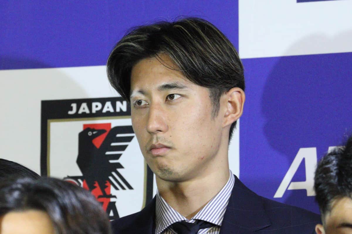 成田空港で出発セレモニーに臨む伊藤洋輝選手（2026年6月撮影）
