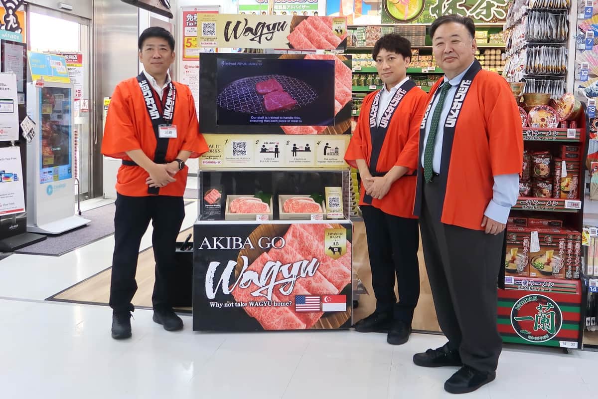 秋葉原のビックカメラで和牛をPR。1階にはブースが設置された