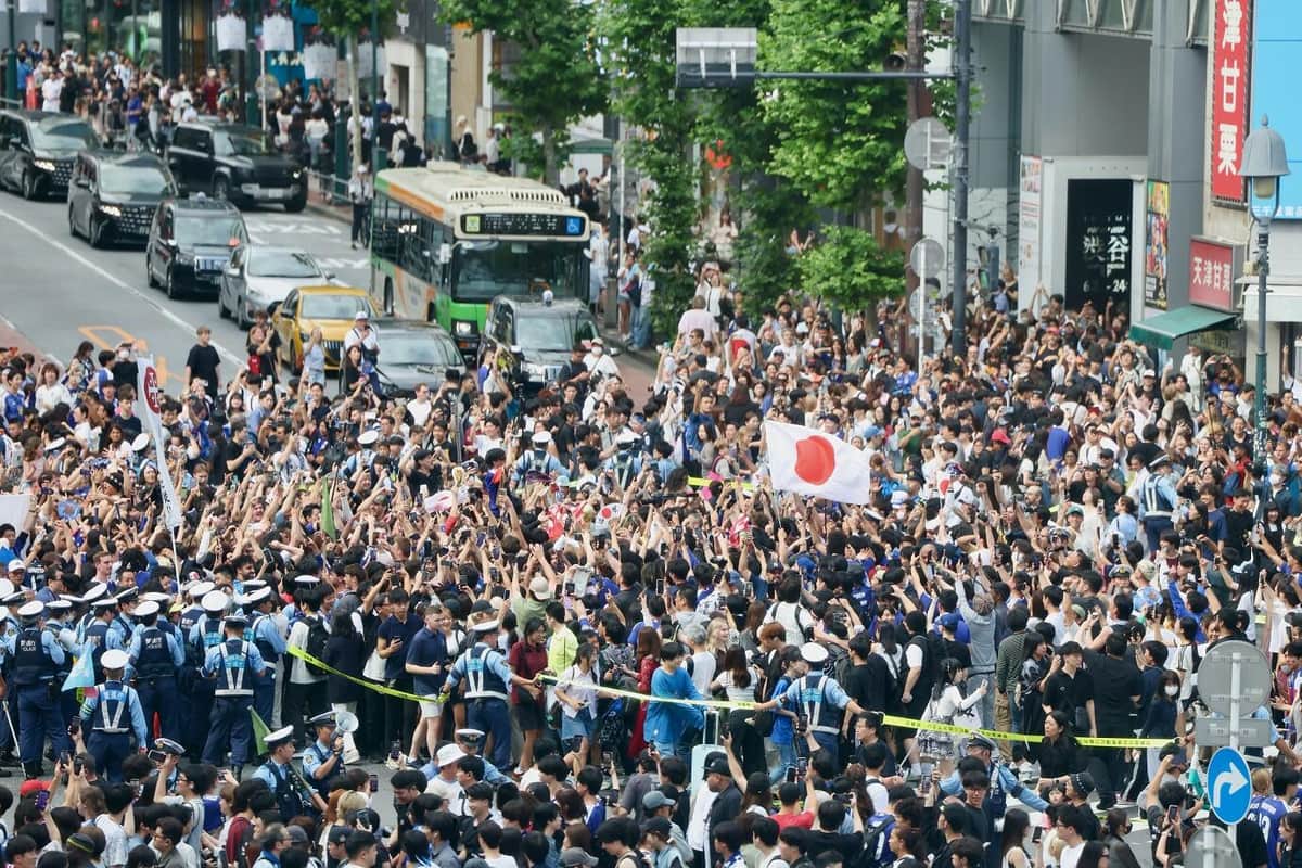 「青信号を辛抱強く待つ」「警官がちゃんと群衆を管理」　チュニジア戦勝利後の渋谷、一部迷惑行為も世界から賞賛