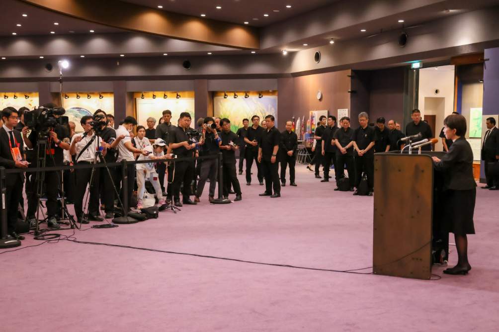 高市早苗首相のぶら下がり取材の様子。この場で「いま日本は戦争をやっておりません」発言が出た（写真は内閣広報官Xから）