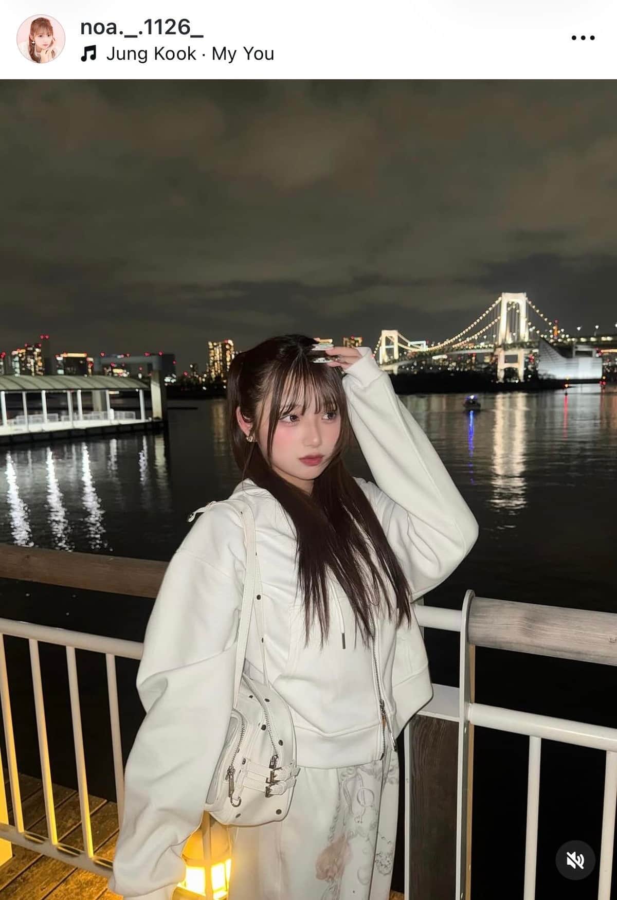 そっくり...？辻希美＆長女・希空、親子密着2ショット　「おそろい風コーデで買い物とランチ」＆誕生日を祝福