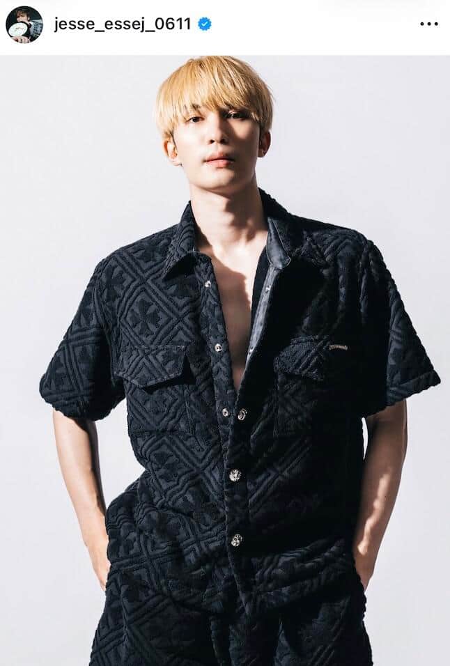 SixTONESジェシー、バキバキ筋肉の上半身ショットに衝撃　「あまりにもカッコ良すぎ」「マッチョすぎ」