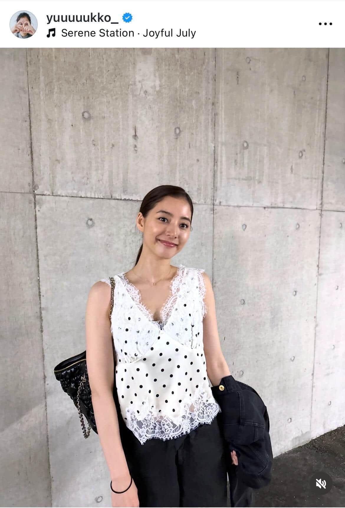 新木優子、タイのプールで満喫ショット　「めっちゃ可愛すぎ」「涼しげな表情もいいなぁ」「マーメイドやん」