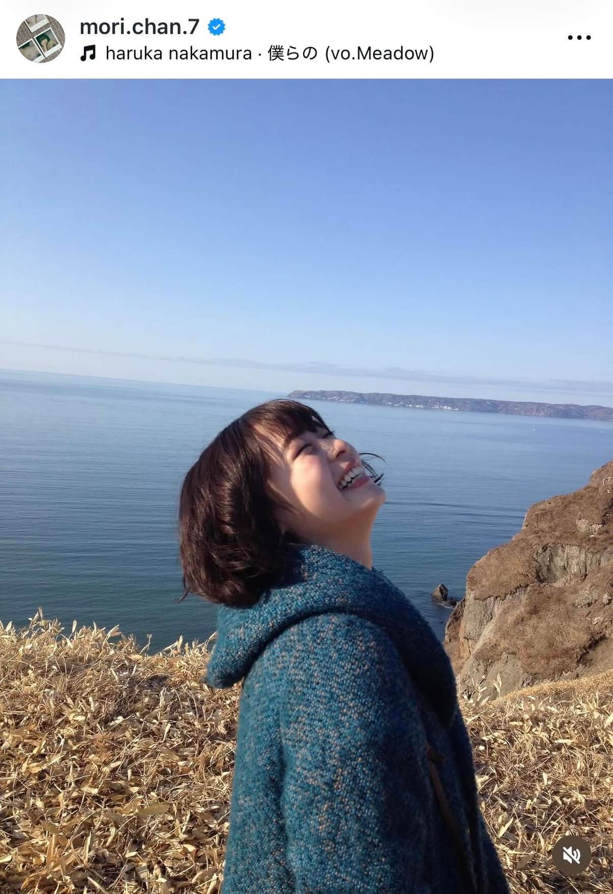 森七菜、肩出し黒ベアトップドレス姿で美貌ダダ漏れショット　「かわいすぎるよー！」「愛くるしすぎる」