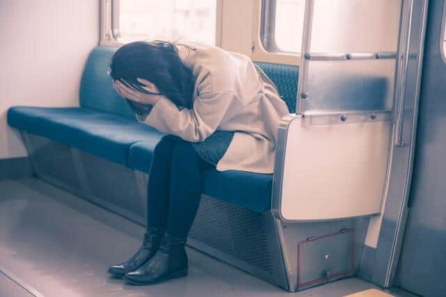 静かな電車内での咳をめぐって…（写真はイメージ）