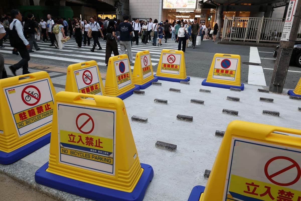 「危ない」「排除アートでは」大阪駅前の更地にブロック　「いけずな感じ」「柵を設置すれば」市民の間で賛否