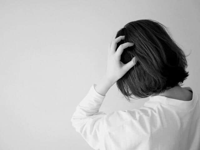 新幹線で「指定席料金を払っているのに」隣席の男性が靴を脱いで異臭も　「席を立ちたいのに立てない」息苦しさ