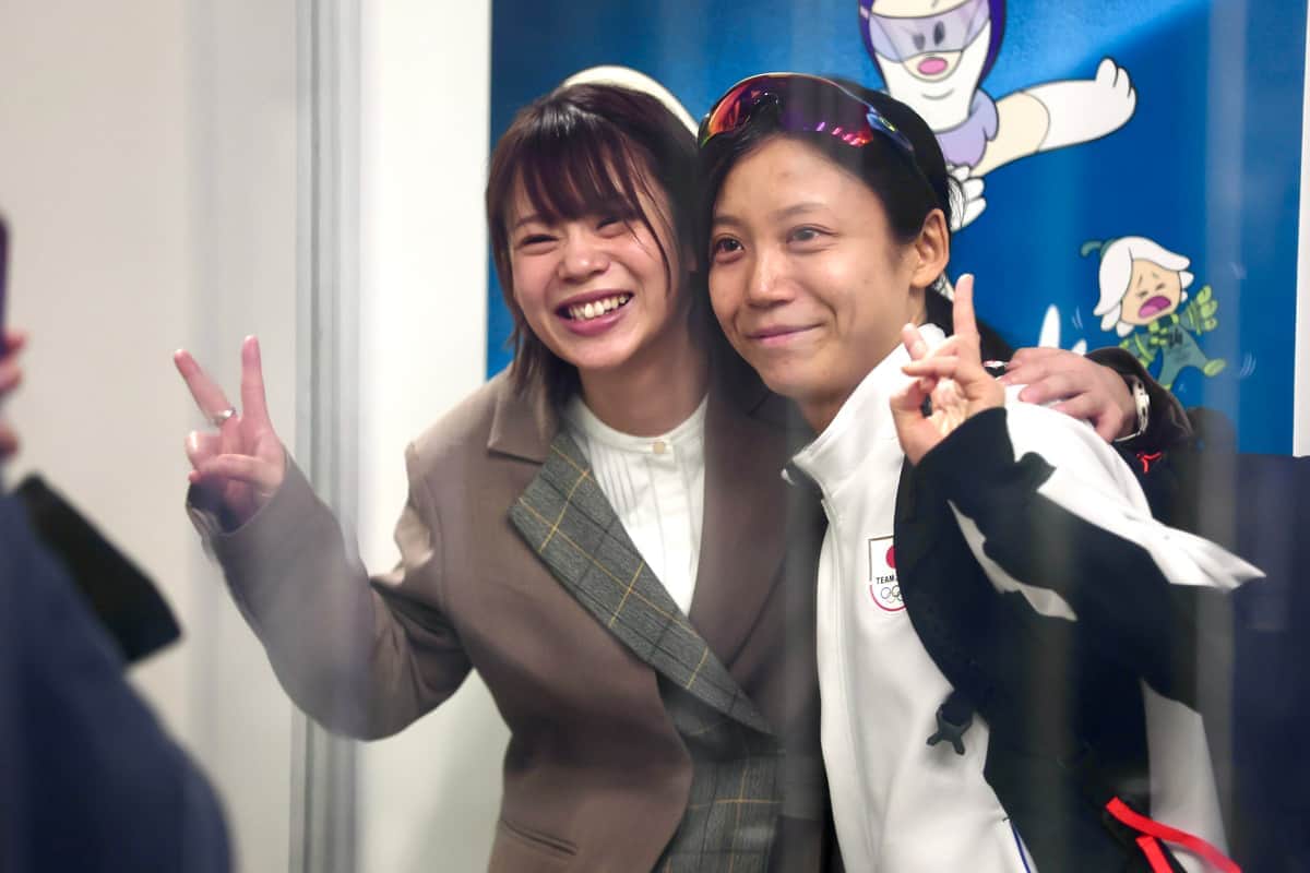 高木菜那さん、国民栄誉賞受賞の妹・美帆さんをツーショットで祝福　「妹に服を買ってあげる姉」自画自賛も？