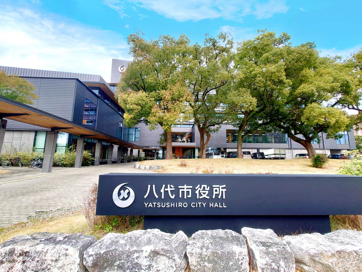 八代市役所、市庁舎「免震装置がダメージ」で収賄事件想起の声...市長反発「盛り上がっている人たちがいるのは大変残念」