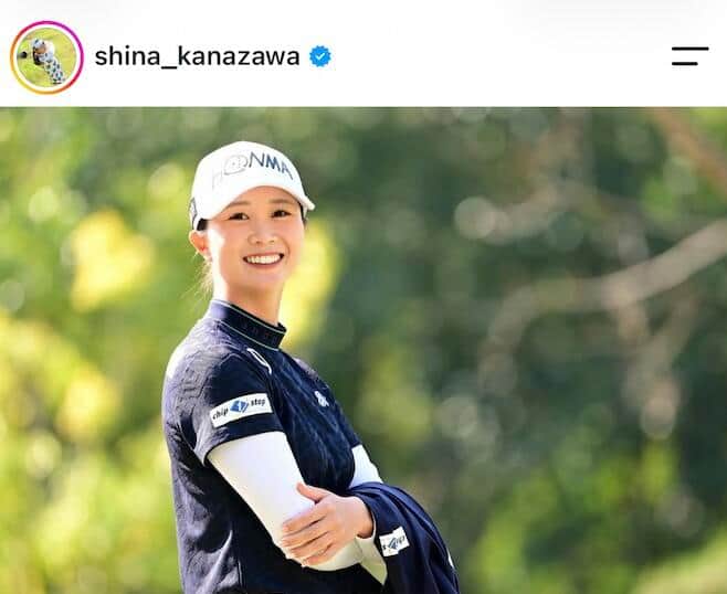 女子ゴルフの金沢志奈、肩出し白ノースリ姿に反響...「可愛いにも程がある」　ゴルフウェア姿と雰囲気変わって