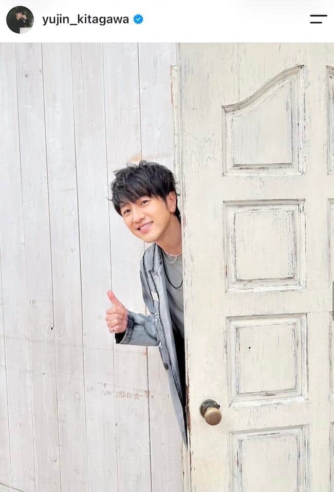 羽生結弦、美しいブルー基調の衣装で...「ゆず」北川悠仁・岩沢厚治と3ショット　ゆず×ゆづコラボにファン歓喜