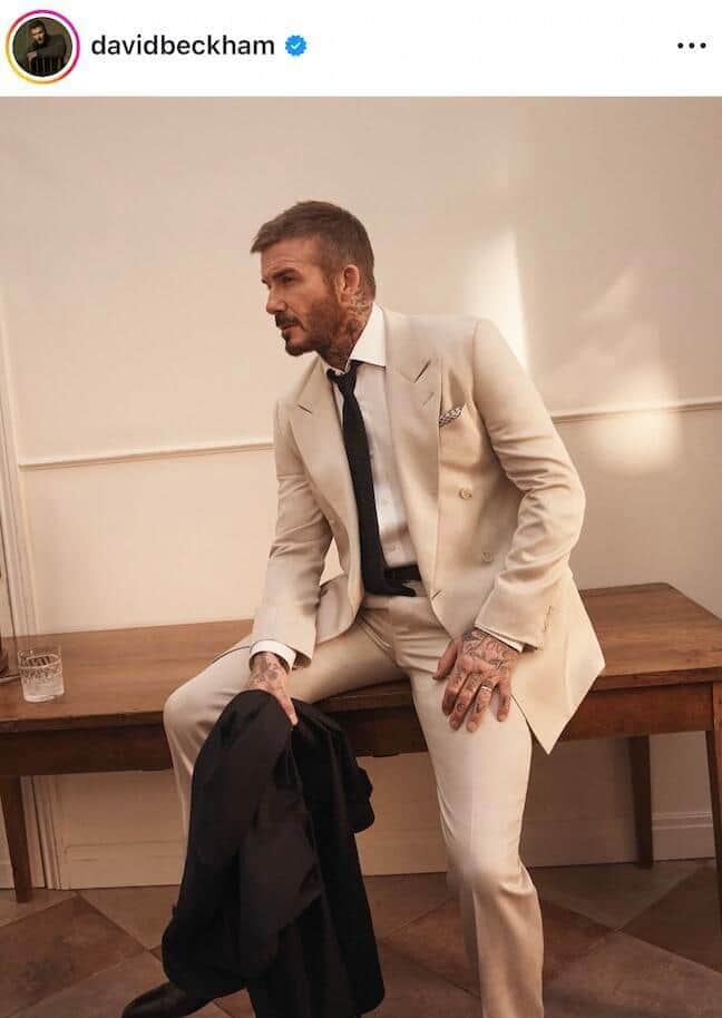 デビッド・ベッカム夫妻、美男美女夫婦ラブラブ2ショット　妻ヴィクトリア、色気ダダ漏れワンピ姿で...キス顔
