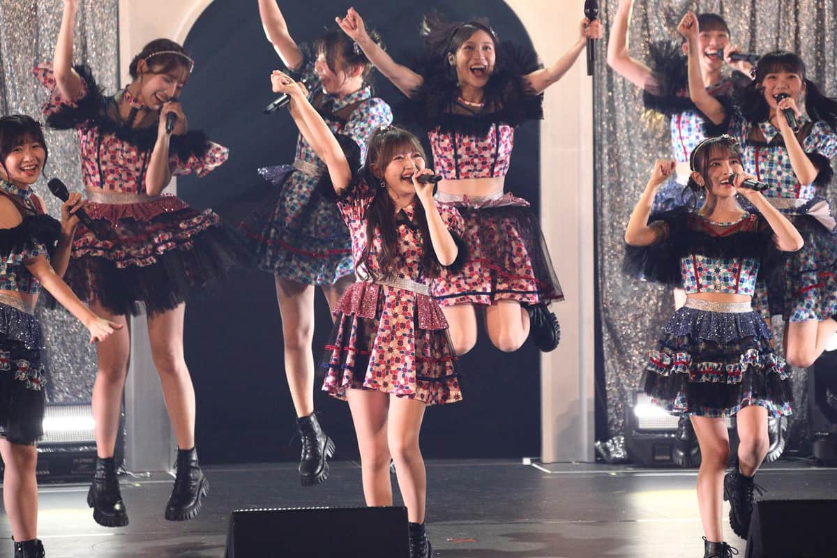 2年ぶりに東京で単独コンサートを開いたHKT48。終盤には「12秒」「大人列車」など代表曲を次々に披露した
