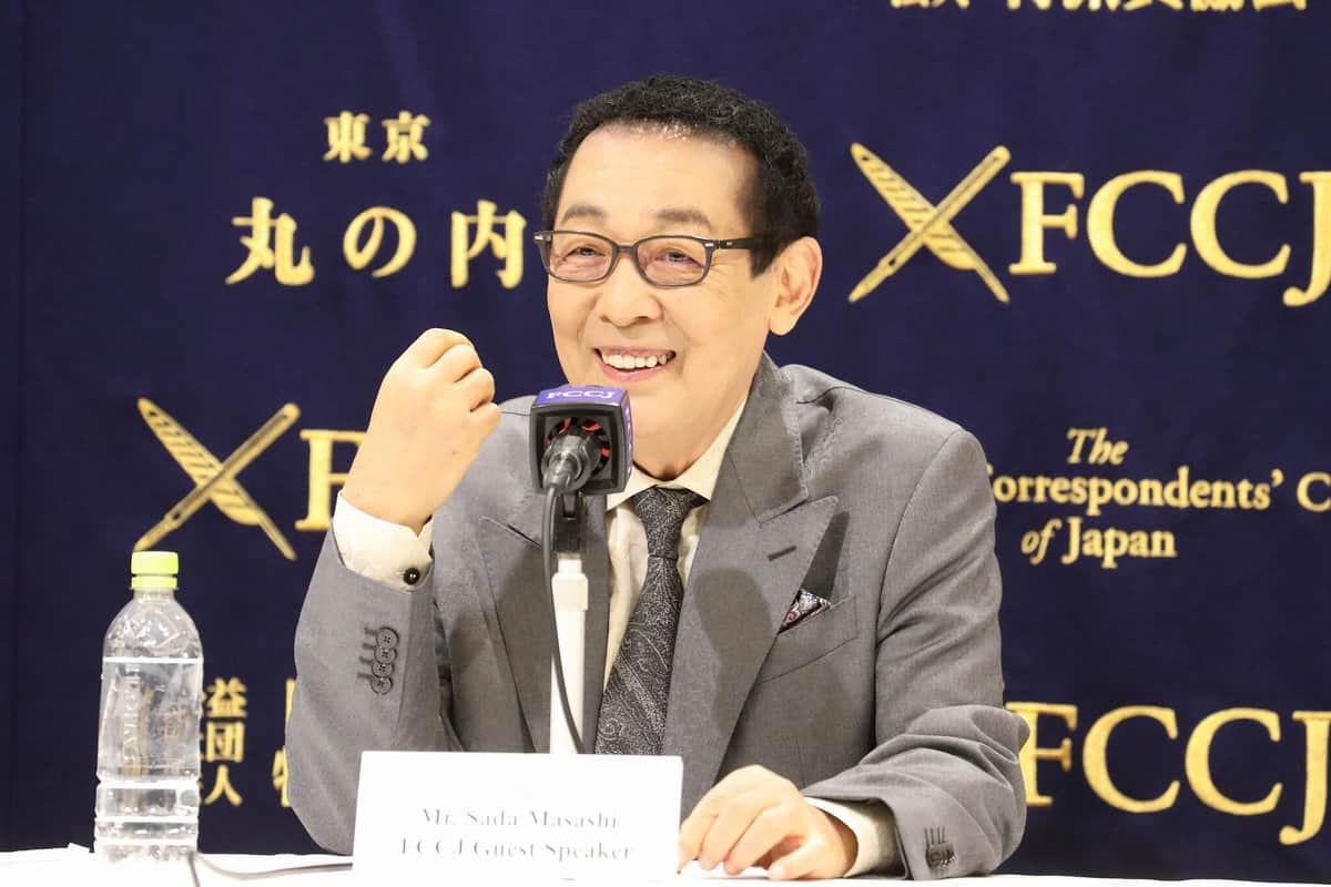 日本外国特派員協会で記者会見するさだまさしさん。AIに関する質問も出た