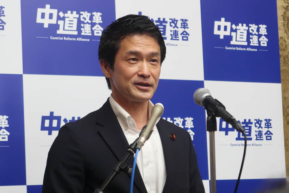 中道改革連合の小川淳也・前代表。議員総会後に取材に応じた
