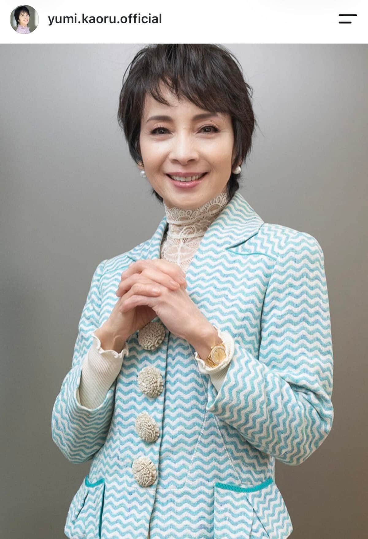 由美かおる75歳、膝上スカートのコーデですらり神スタイル炸裂　等身大ベティちゃんと同じポーズで2ショット