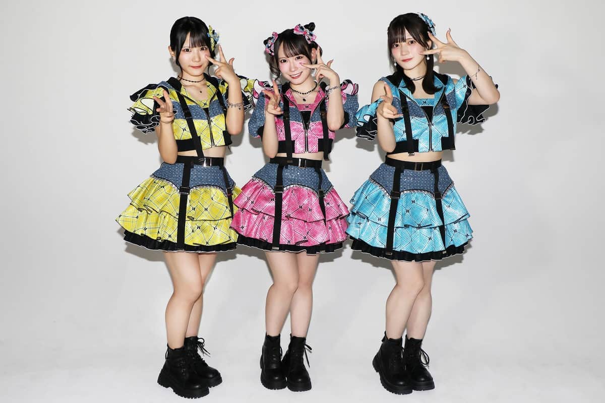 インタビューに応じた3人。左から伊藤虹々美さん、大村杏さん、坂本真凛さん