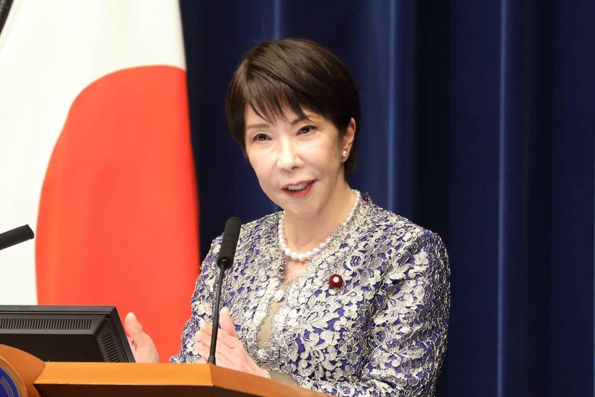 記者会見で内閣改造について説明する高市早苗首相