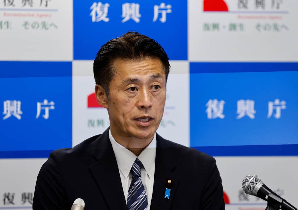大臣室に「福島の除去土壌」を用いた鉢植え　細野豪志復興相が込めた思い