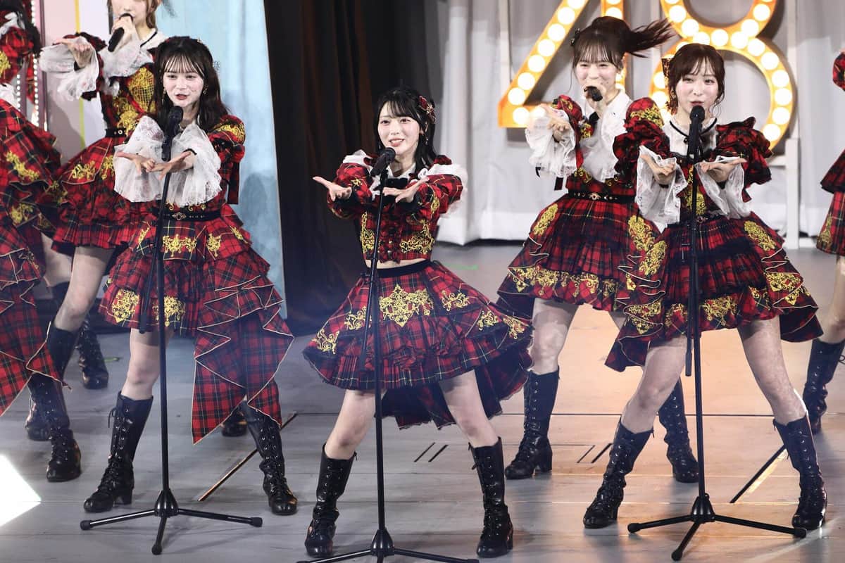 コンサートでは「推し席」の応募数をランキングに。順位発表後は1位の佐藤綺星さんをセンターに「フライングゲット」を披露した