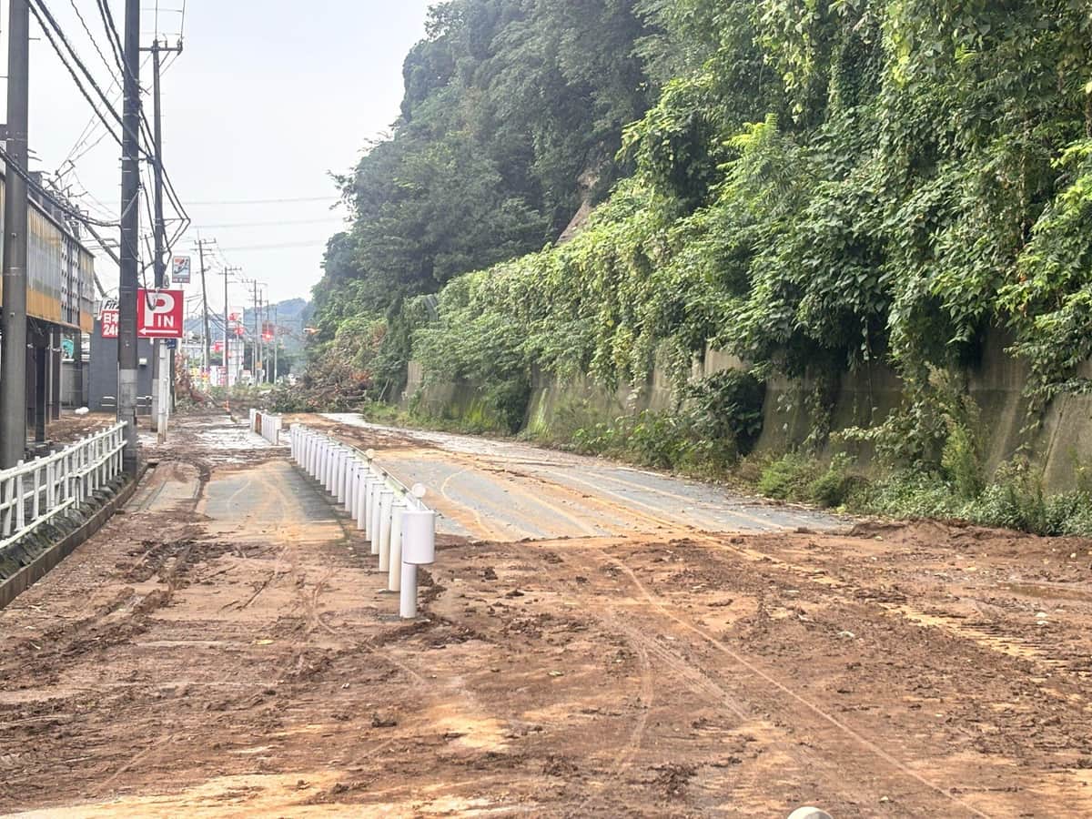 君津市坂田で、通行止めとなった道路（9月27日撮影）