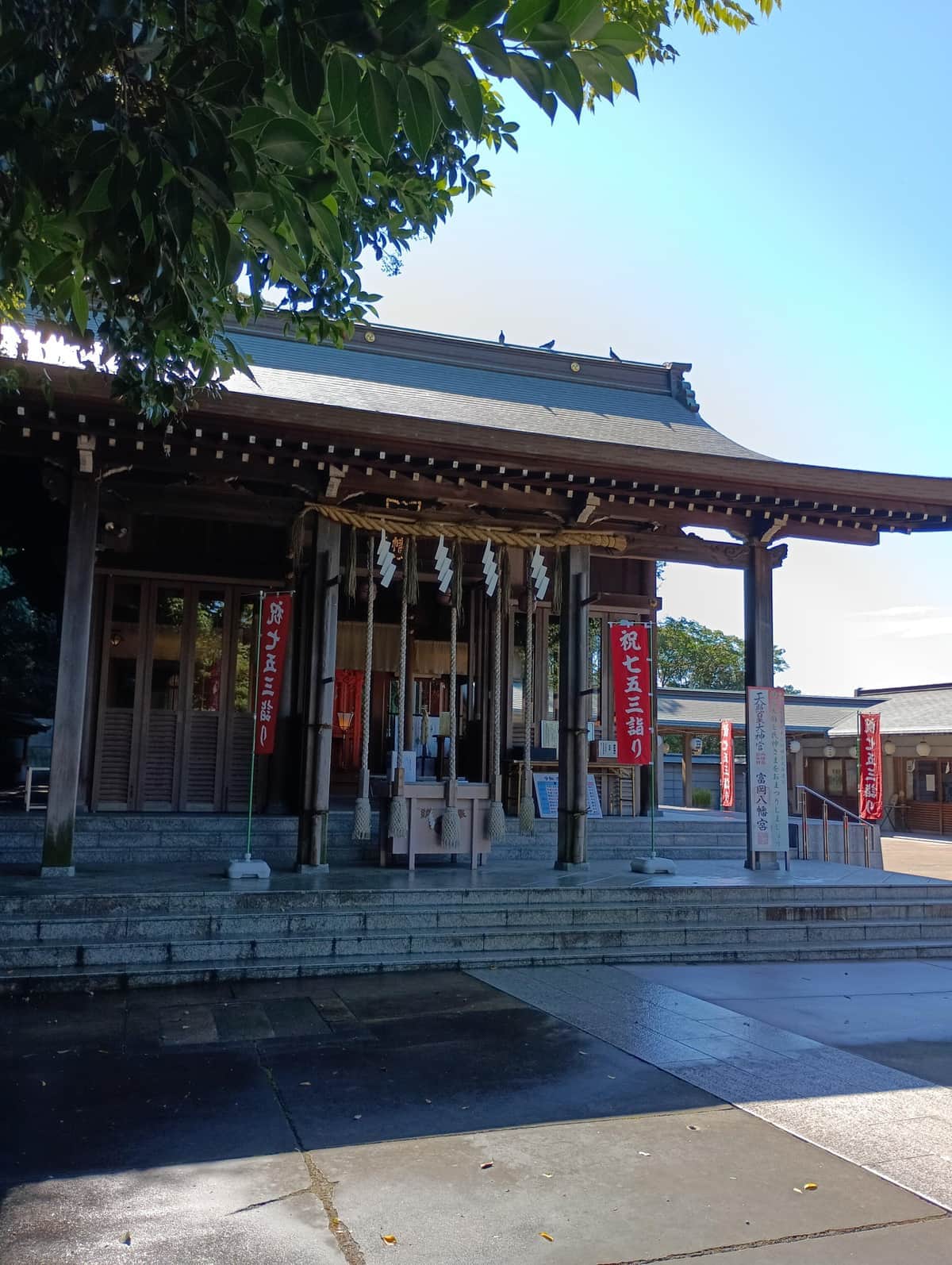 「ハンマーで叩いている不審者が」横浜・富岡八幡宮の狛犬が壊される　「欠けたり傷付いていて痛々しい状態」