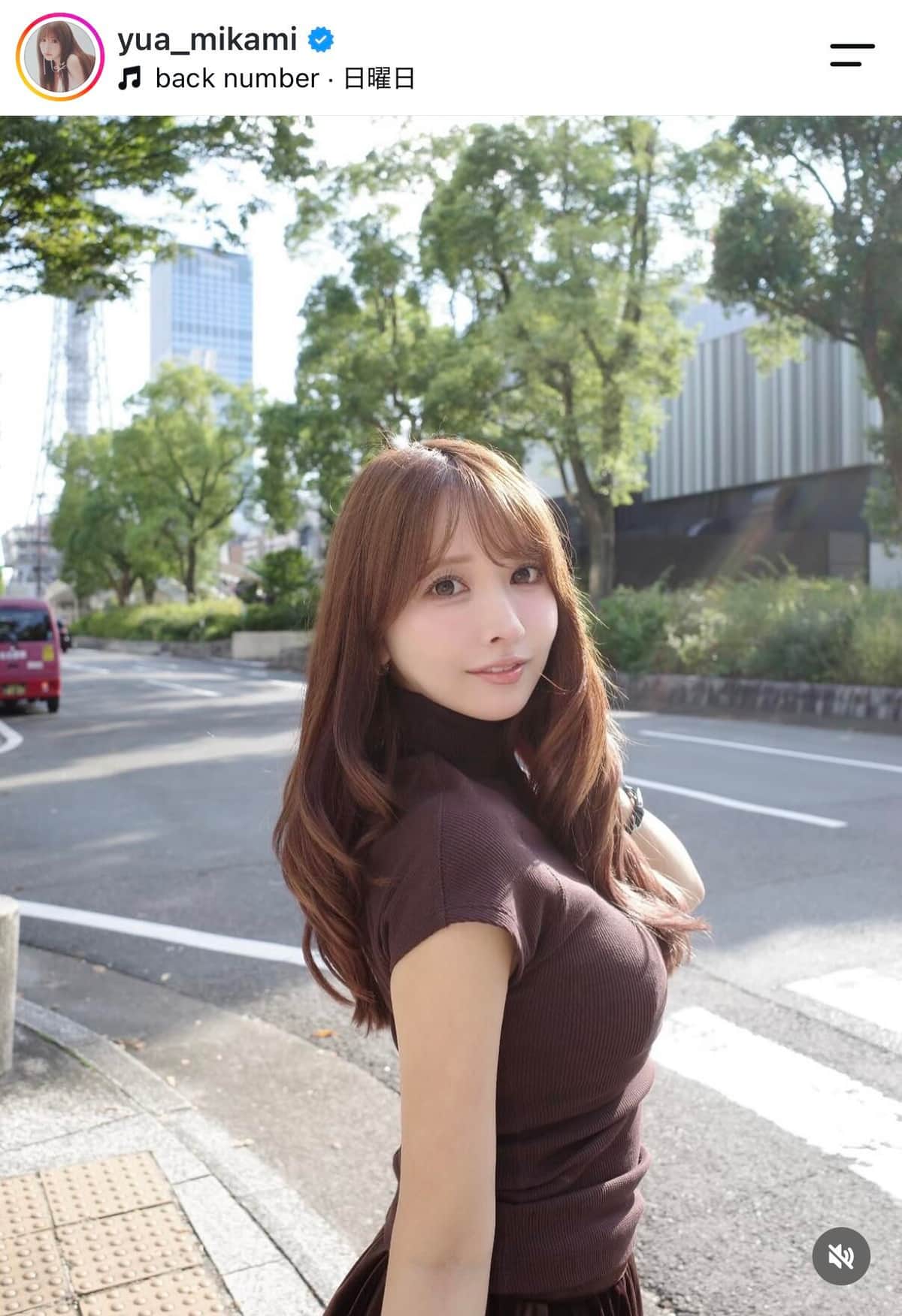 三上悠亜、デニムのミニスカあわせた秋コーデにドキっ　「オシャレで素敵」「可愛いくて美し過ぎるよ～」