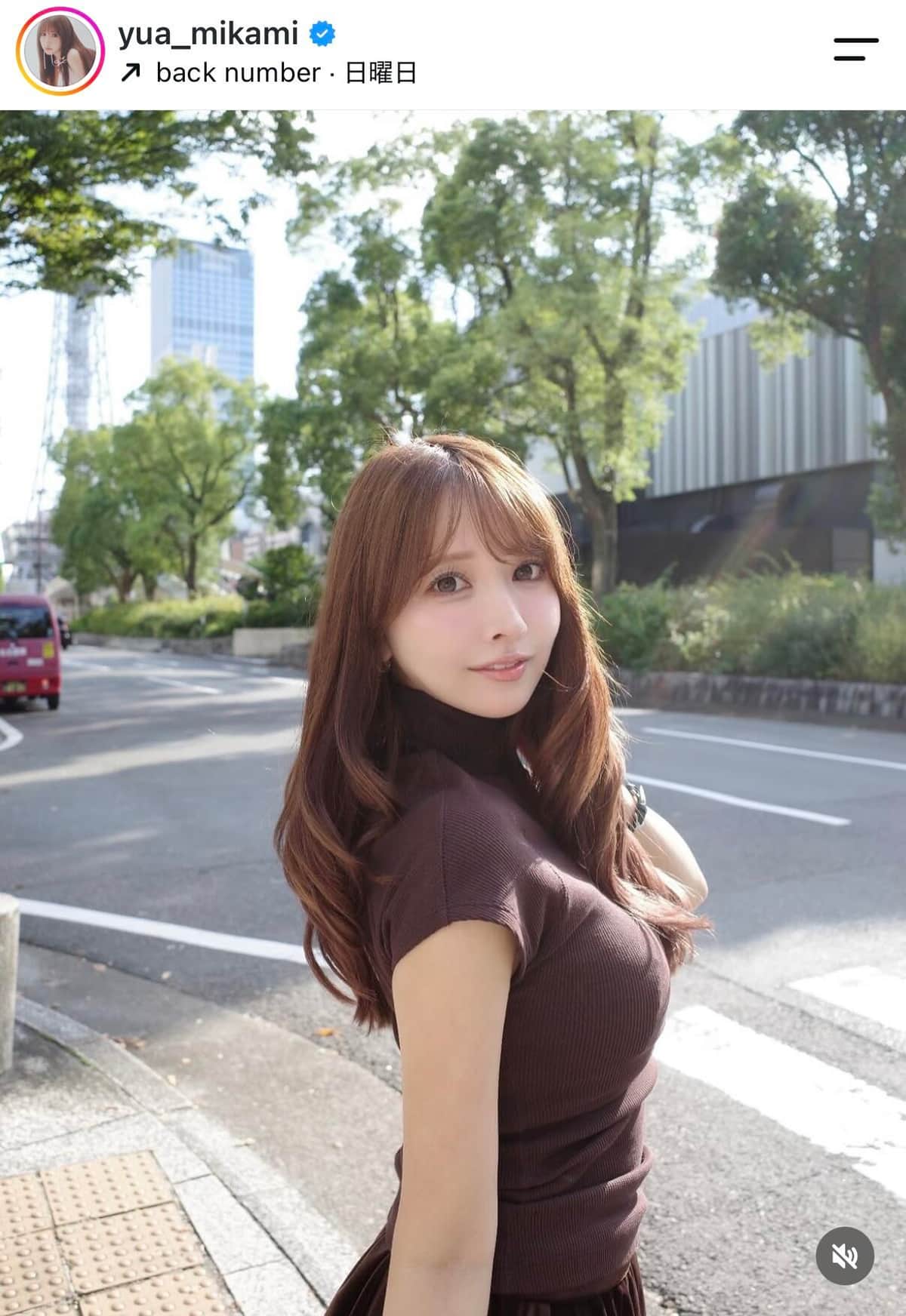 三上悠亜、超ミニ丈ワンピで色気ダダ漏れショット　「可愛くて美しい」「超可愛い過ぎる」神スタイル炸裂