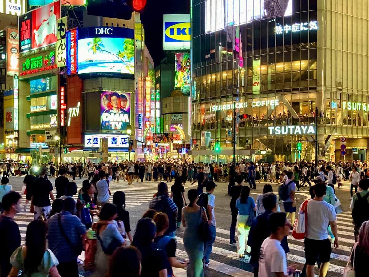 JR渋谷駅前のスクランブル交差点すぐそばのSHIBUYA TSUTAYA