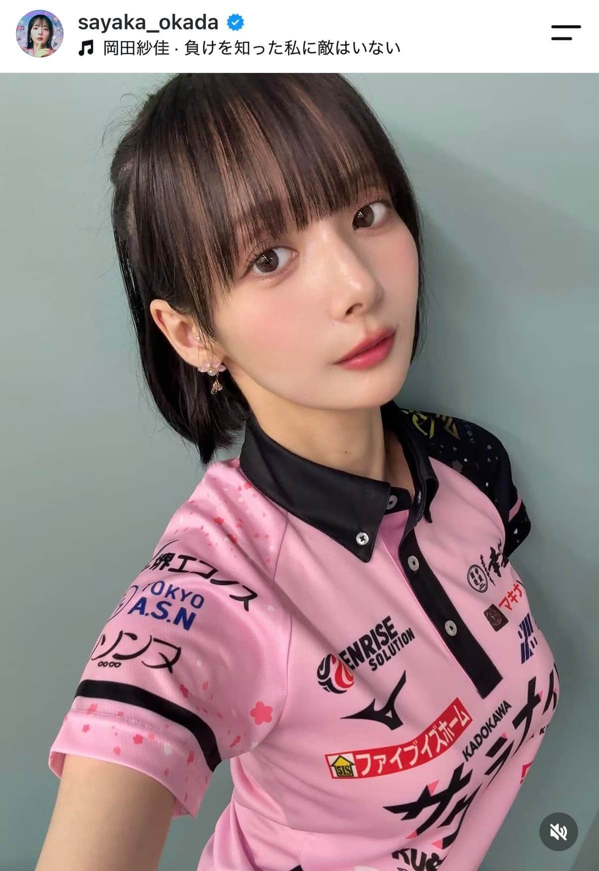 「役満ボディー」岡田紗佳、ピタッとカーディガン姿　「スタイルバツグン」「シンプルコーデが素敵」