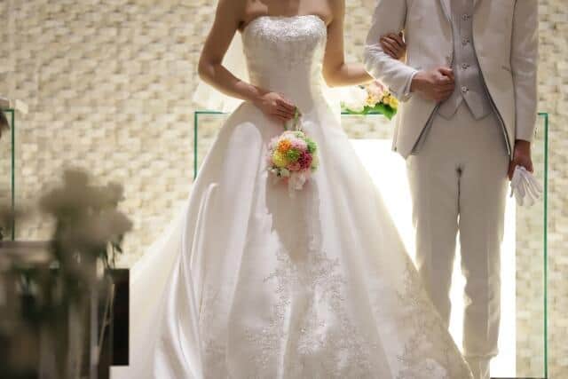 「トリリンガル帰国子女」YouTuber、元「ヲタ芸パフォーマー」と結婚　プロポーズの様子も撮影