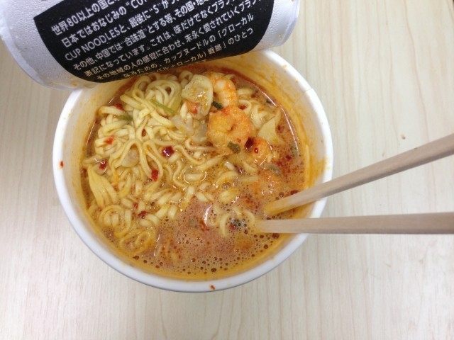 カップヌードルの エビ めぐり熱いバトル いらない 派vs あれが魅力 派 J Cast ニュース 全文表示