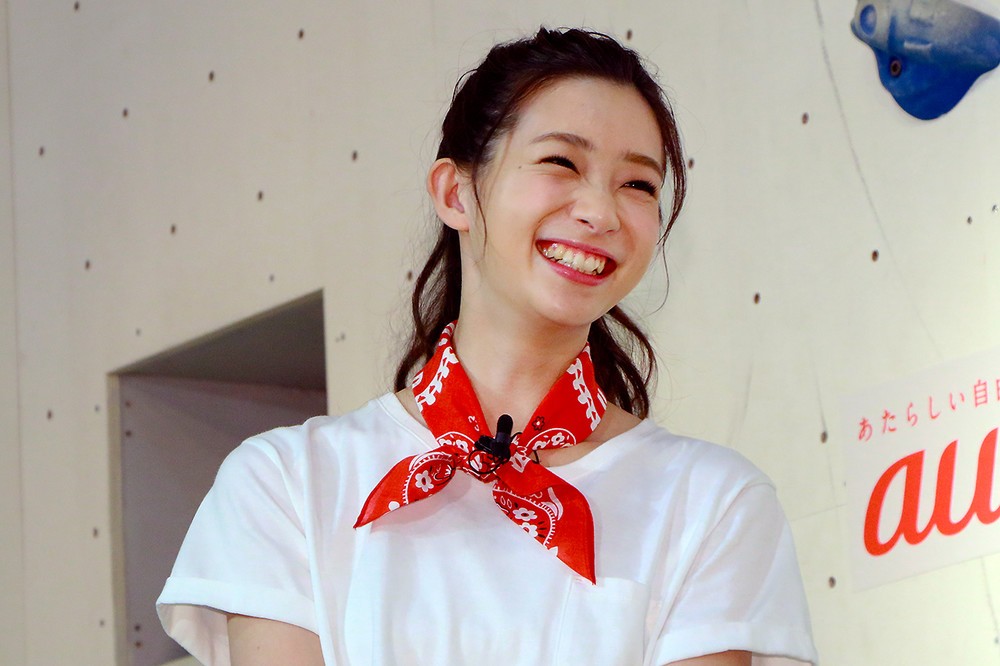 顔のサイズ 違いすぎ 横澤夏子 足立梨花との2ショットに 遠近法ですよね J Cast ニュース