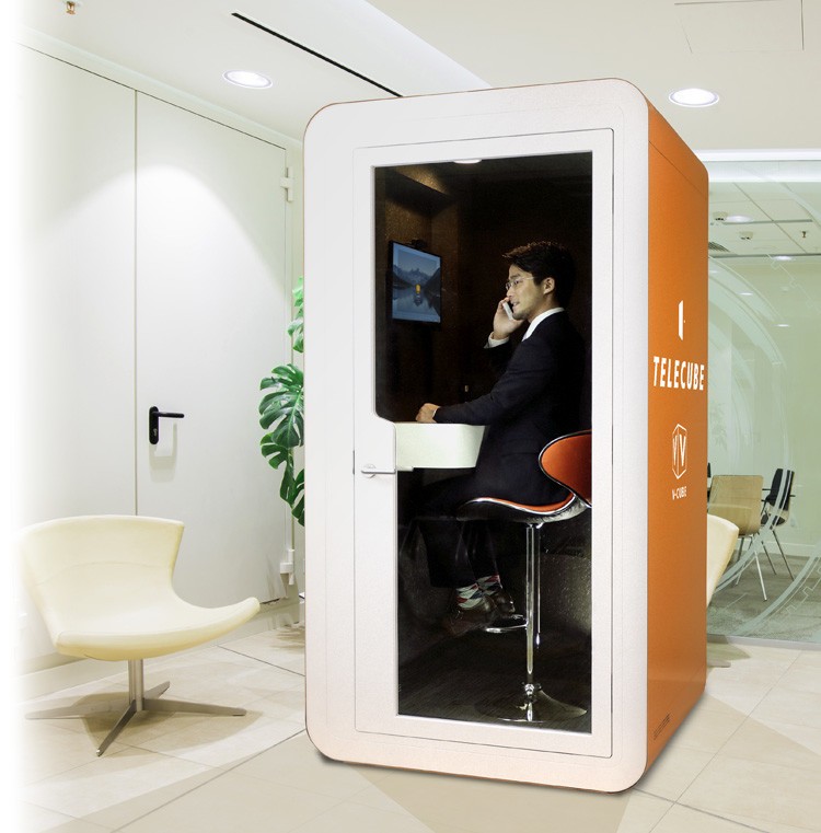 テレワーク時代 電話ボックスが復活する 1人用ワーキングスペース その中身は J Cast ニュース 全文表示