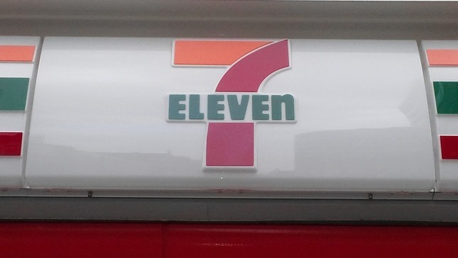 セブン イレブン店閑散なのに 店員 17人も ハロウイン仮装 お店に聞いてみると J Cast ニュース 全文表示