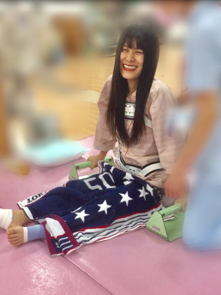 仮面女子の猪狩ともか、下半身まひで車椅子生活を告白 今後も活動目指す: J-Cast ニュース【全文表示】