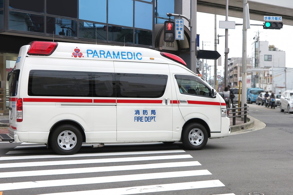 救急車内で 患者 が記念撮影 医師 そんな 余裕あるならタクシーで J Cast ニュース 全文表示