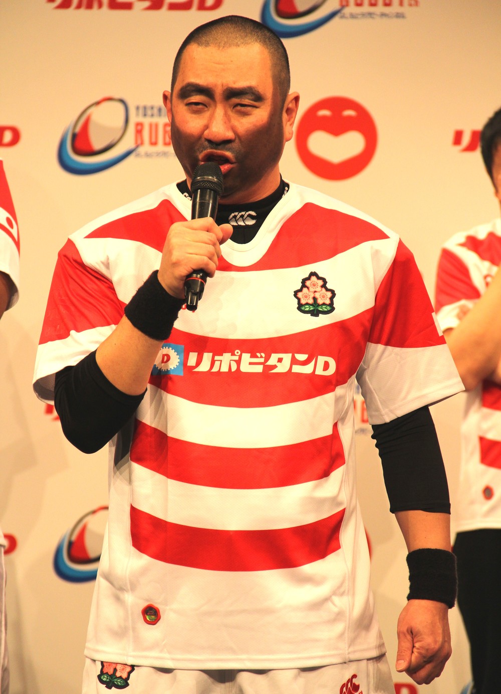 レイザーラモンrgが 変装ゴーン に 完成度ケタ違い な 目の力 J Cast ニュース レイザーラモンrgが 変装ゴーン に 完成度ケタ違い な 目の力 J Cast ニュース