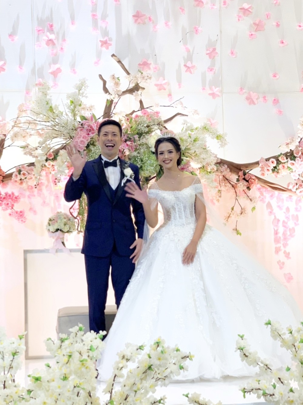 インドネシアに渡った 住みます芸人 が 元jkt48と結婚するまで 言葉もわからず苦労 現在はアジア各地で出演 J Cast ニュース 全文表示