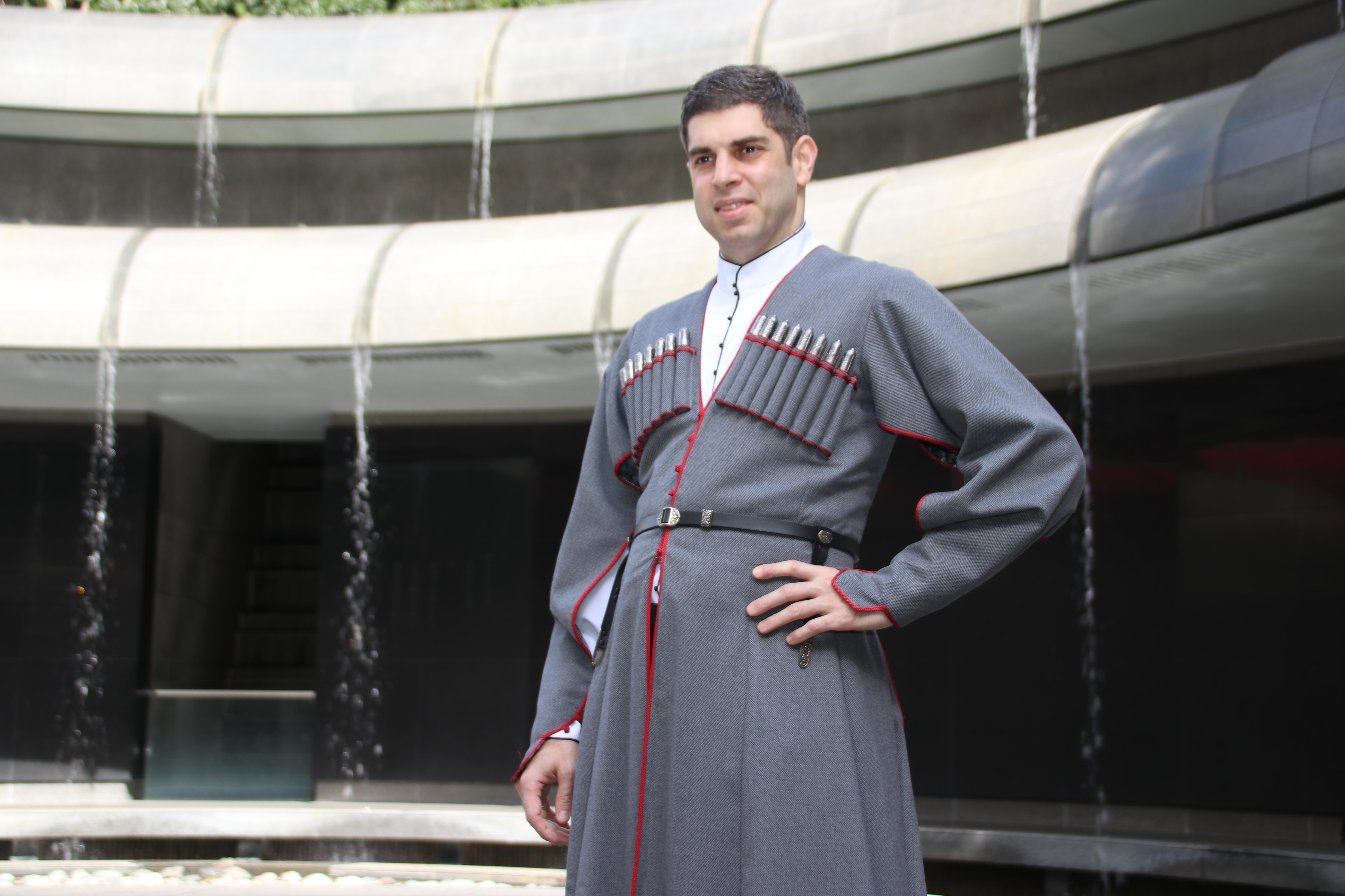 コスプレ文化にもマッチ バズるジョージアの民族衣装 チョハ とは デザインのルーツを紐解く J Cast ニュース 全文表示