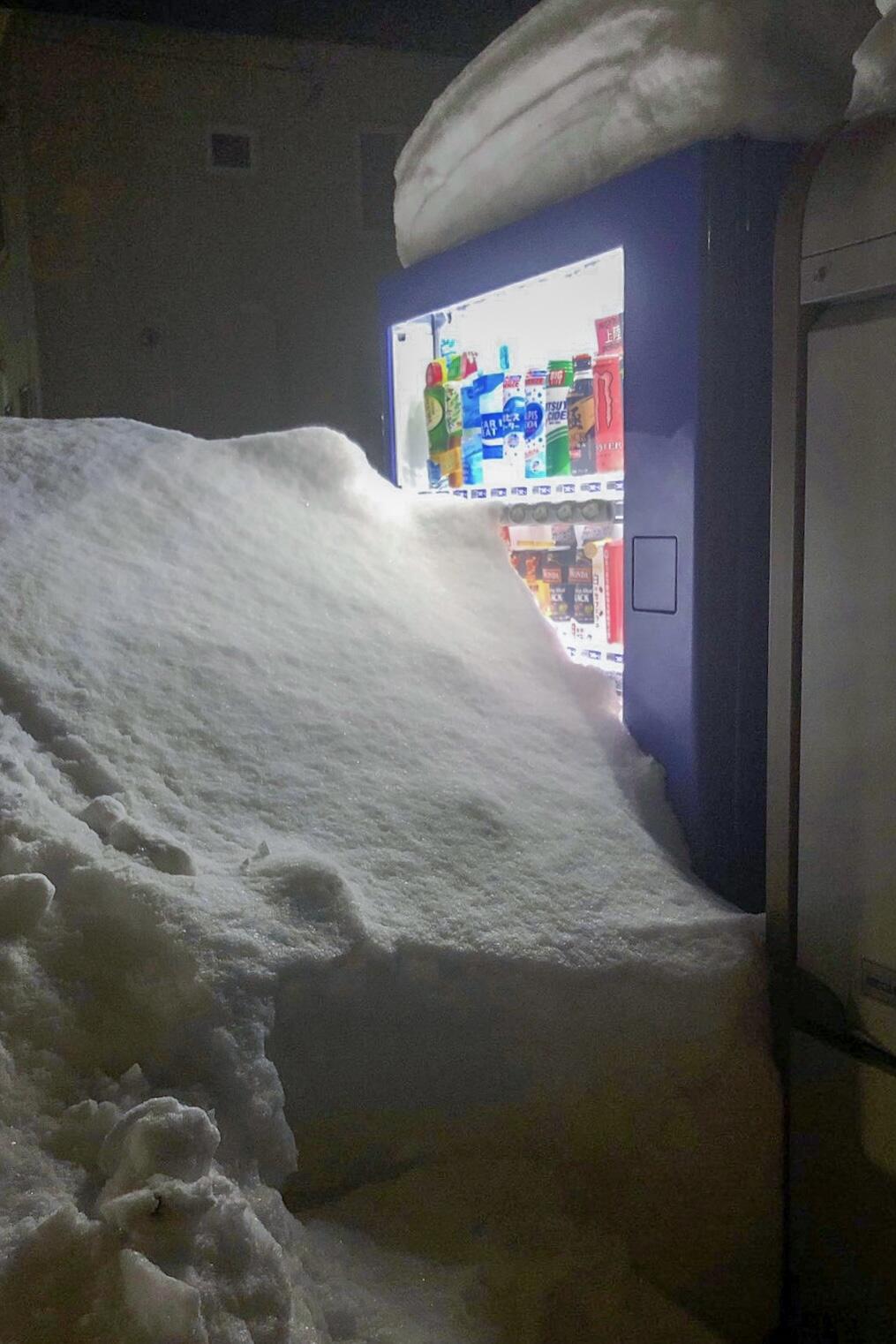 ぐんぐんグルトが買えません」 雪に埋もれた自販機、撮り続けて1か月