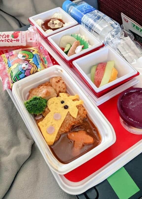 JALの豪華キャラ弁が「神すぎた」 子供用機内食に乗客感動、10万いいね