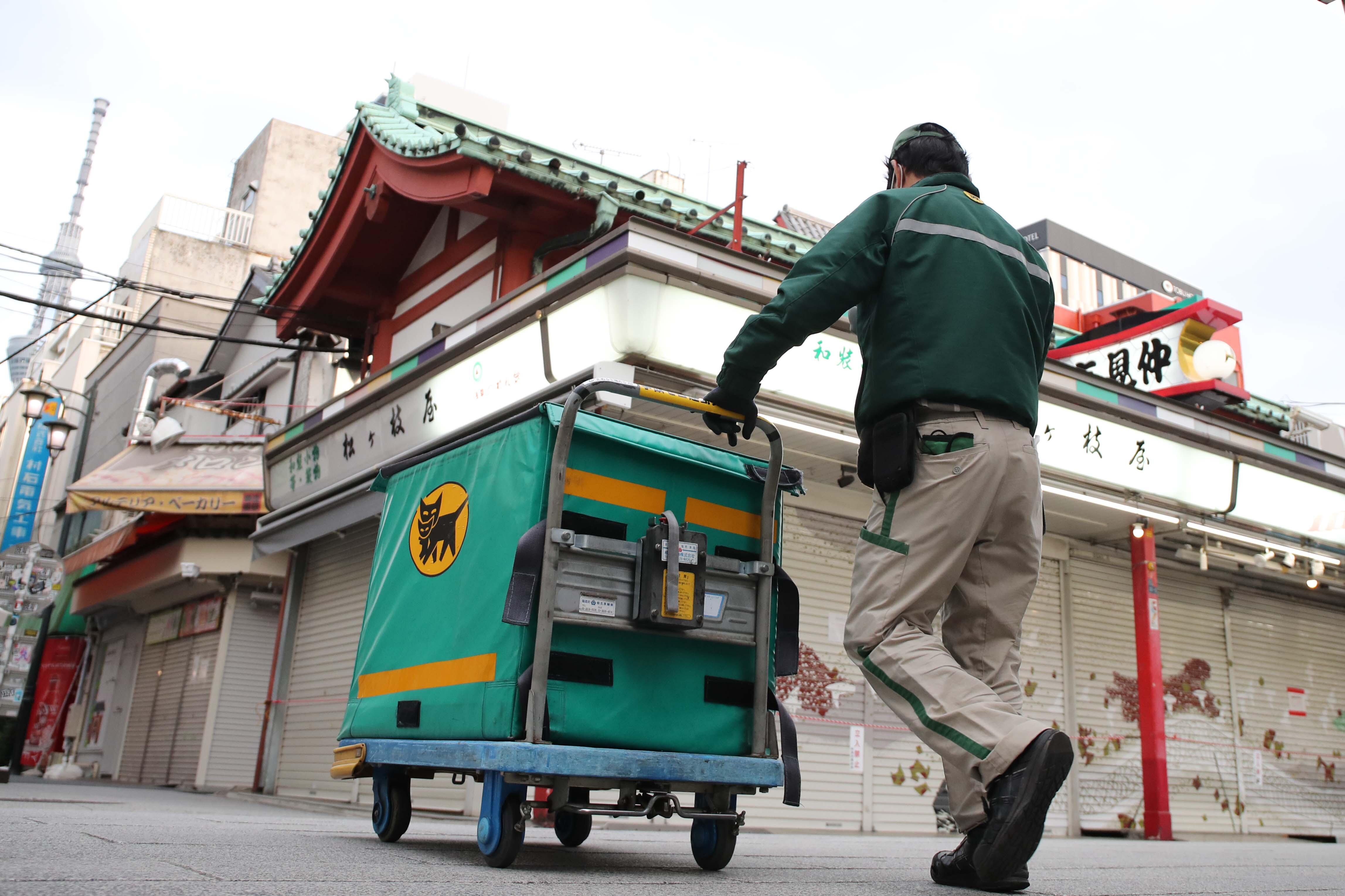 車いす利用者に駆け寄ってヤマト配達員の行動に「65万いいね」 介助