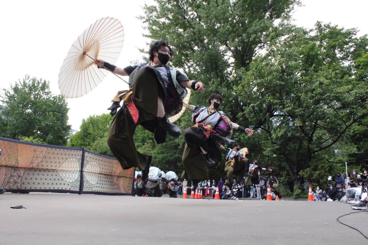 ようよ  傘 YOSAKOIソーラン、ダイナミックな「傘踊り」に19万いいねの反響 代表